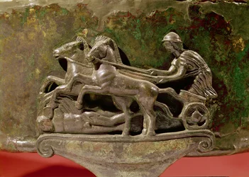 Wagenlenker in seinem Wagen, Detail von einer Kiste, 8.-1. Jahrhundert v. Chr.